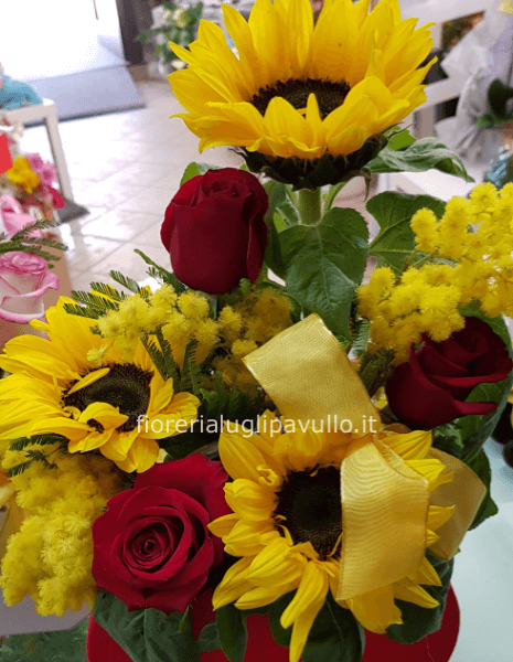 flowers box misto rose e girasoli o altro con mimosa
