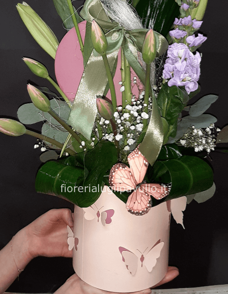 flowers box con farfalle disegnate in 3d di fiori misti