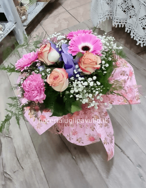 bouquet di rose gerbere e garofani
