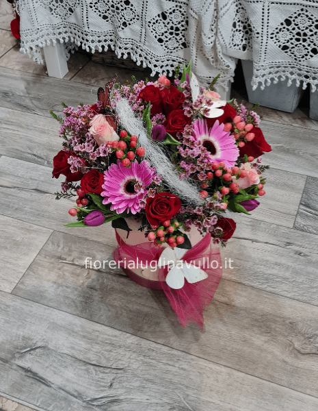 flowers box grande di rose rosse e fiori misti