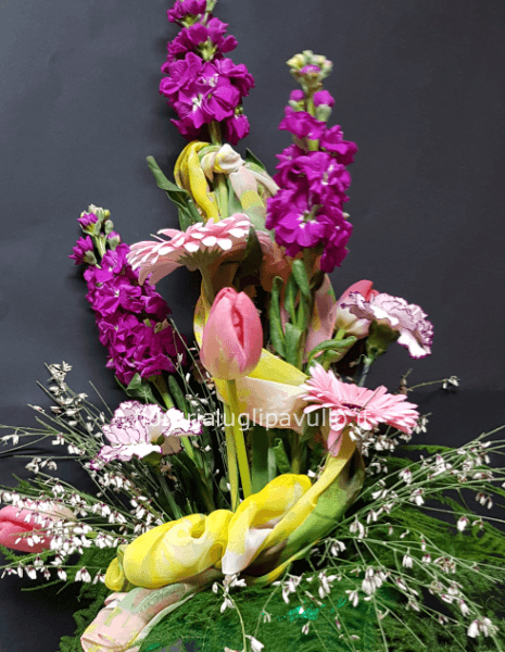 flowes box con composizione tenuti alti