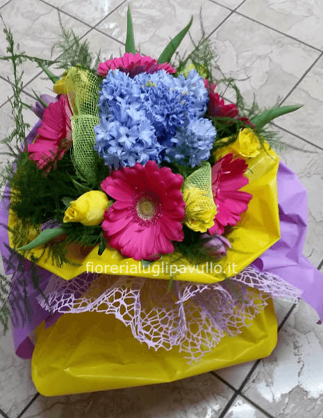 Bouquet con fiori assortiti (primaverili)