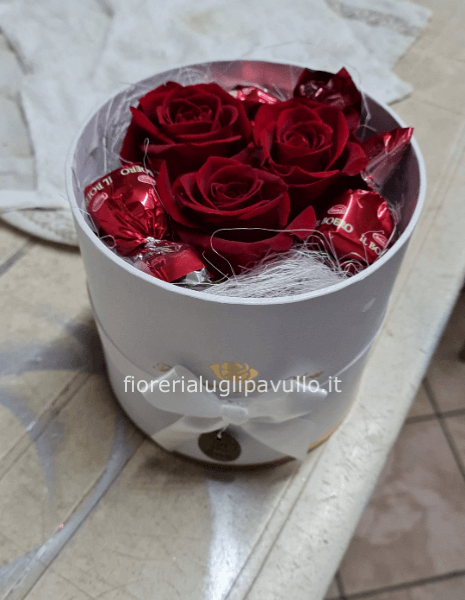 flowers box piccola con 3 rose rosse